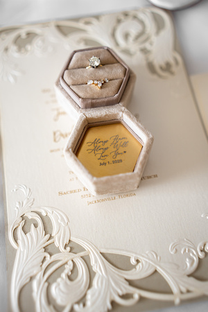 DETAILSLYNCHWEDD0013